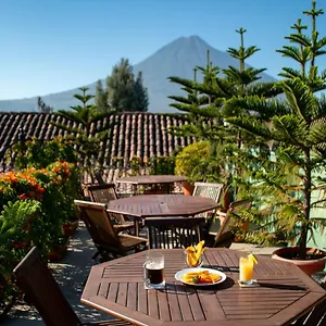 https://hotel-la-catedral.guatemalaantiguahotels.com